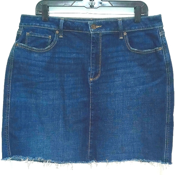 LIKE NEW Denim Mini Skirt By Sonoma. Nice Quality Blue Jean Material. Size 16 - Picture 1 of 4